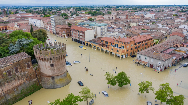 How should governments act to deal with the threat of flooding? The Italian example